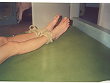 hairy_girl_bound_barefoot_bondage_gefesselt14.jpg